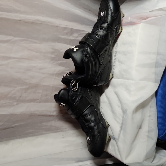Size 11 under Armour football cleats - Picture 6 of 7